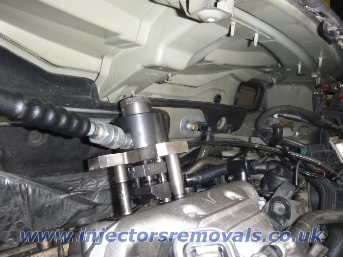 Injector removal from Peugeot / Citroen with 2.0
                and 2.2 HDi engines