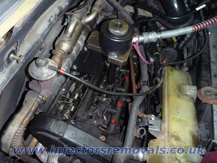 Injector removal from Fiat Ducato / Citroen
                Relay / Peugeot Boxer 2.0 8V