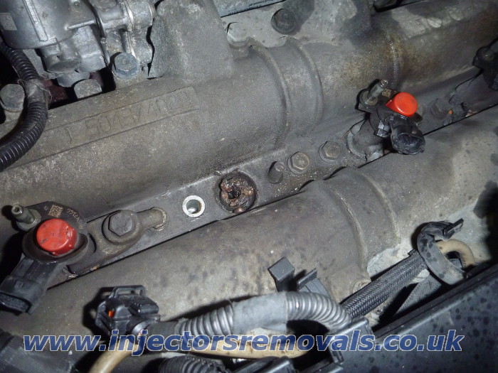 Snapped and welded injector removed from Citroen
                Relay with 3.0 HDi EURO 5 engine