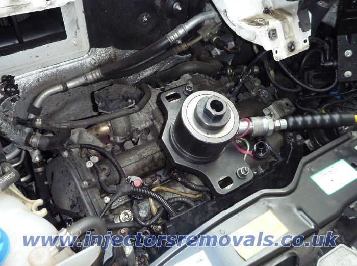 Injector removal from Fiat Ducato / Citroen
                Relay / Peugeot Boxer EURO 4