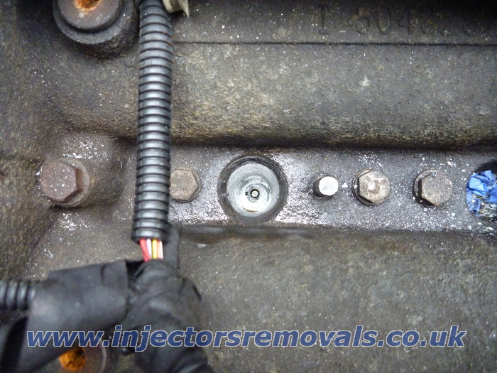 Snappped and welded injector removed from
                Peugeot Boxer with 3.0 HDi Euro 4 engine