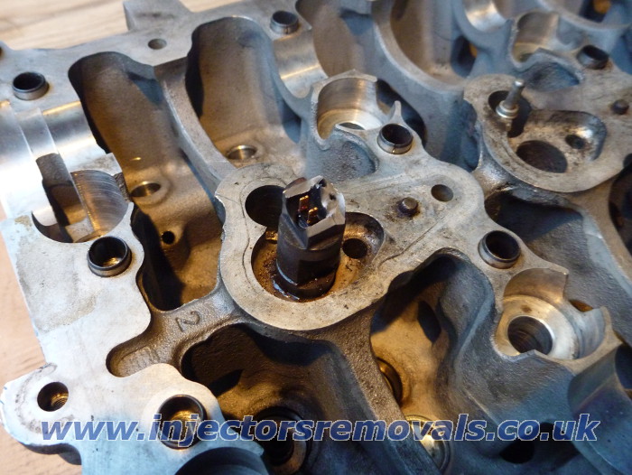 Snapped and welded injector removed from
                SsangYong Kyron with 2.0 engine