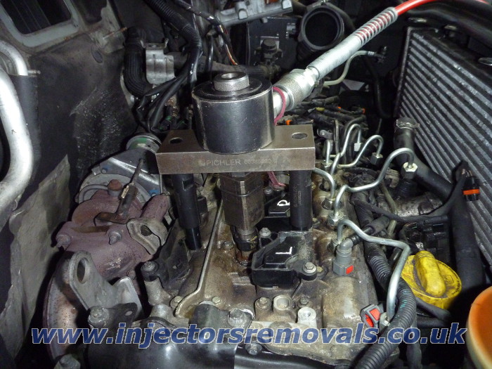 Injector removal from Renault Trafic / Opel
                Vivaro with 2.0 engine