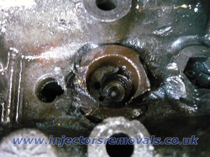 Snapped injector removed from Renault Trafic
                with 2.0 engine