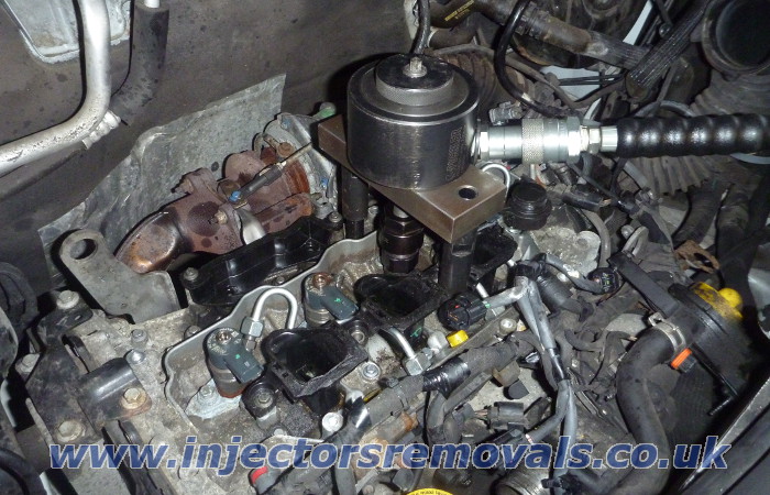 Injector removal from Renault Trafic / Opel
                Vivaro with 2.0 engine