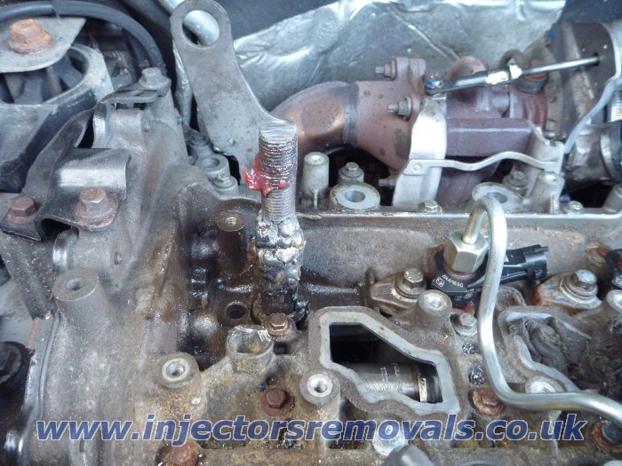 Snapped and welded injector removed from Renault
                Trafic with 2.0 engine