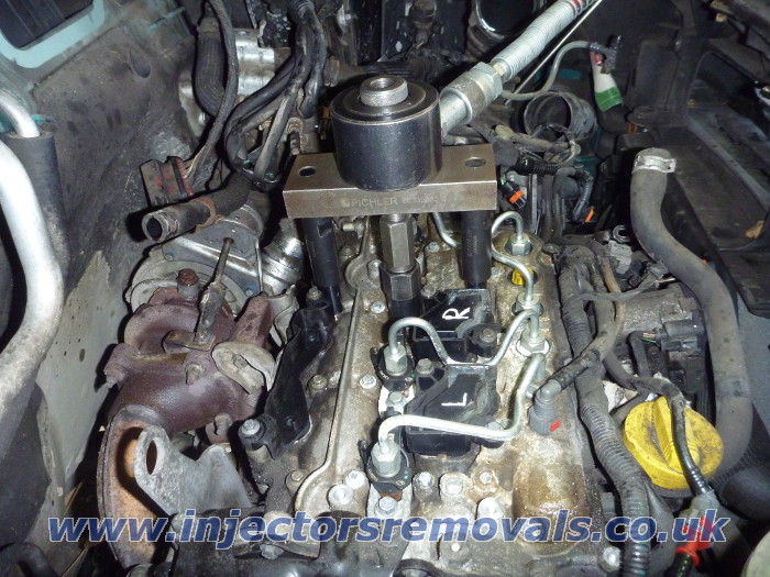 Injector removal from Renault Trafic / Opel
                Vivaro with 2.0 engine