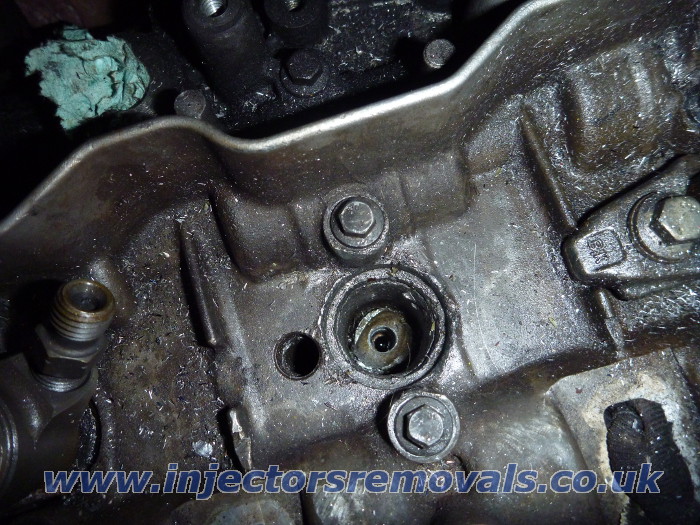 Snapped injector removed from Renault Trafic
                with 2.0 engine