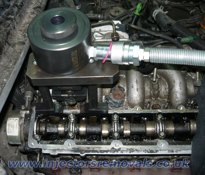 Injector removal from Suzuki Vitara with 2.0 /
                2.2 TD engines